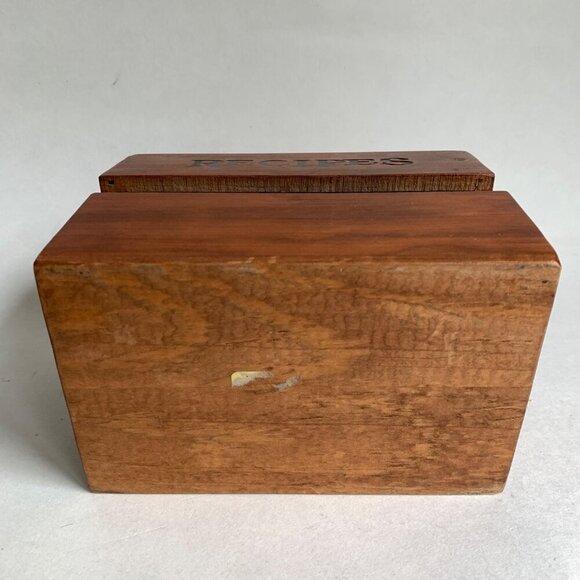 Vintage Wooden Recipe Box With Blank Cards and Dividers - Picture 6 of 7